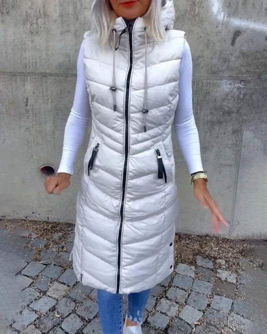 Ärmellose, lässige steppjacke mit kapuze und reibverschluss