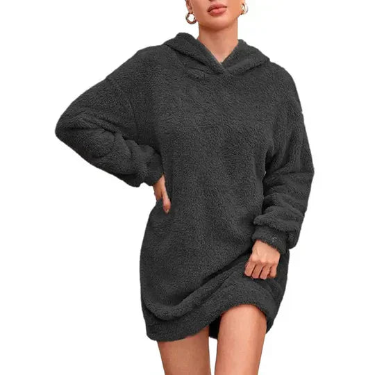 Alora - weiches kleid mit kapuze