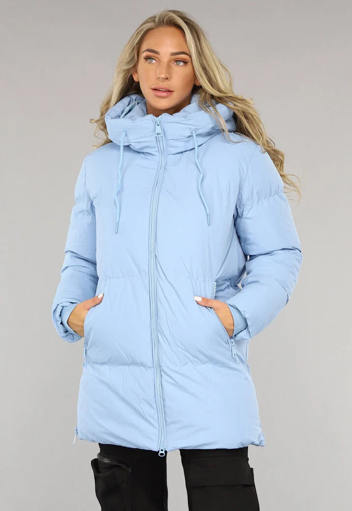 Callista – locker sitzende winter-daunenjacke mit kapuze und reibverschlüssen